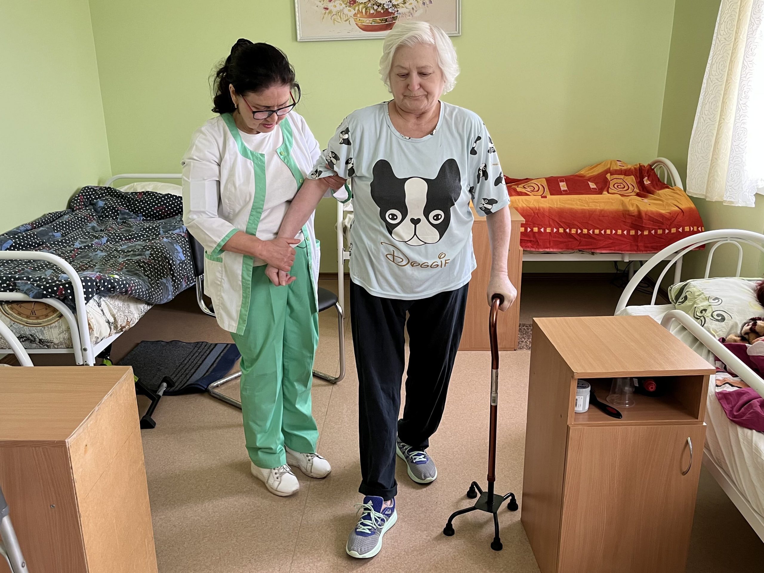 уход за инвалидами, реабилитация после перелома шейки бедра, Краков, Польша, цена
